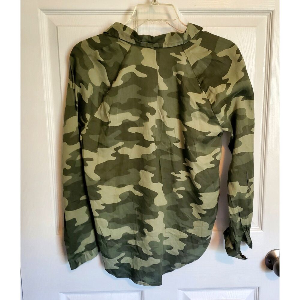 So Long Sleeve Button Down NWT Camo Shirt Wear 2 Ways Tied Or Straight XL 14 16 - Picture 4 of 7